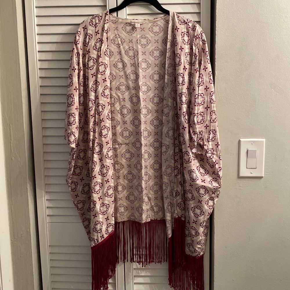 Shawl with tassels